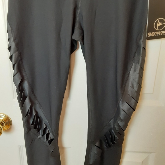 NWT 90 Degree Cutout Black Leggings Size M - Picture 9 of 13